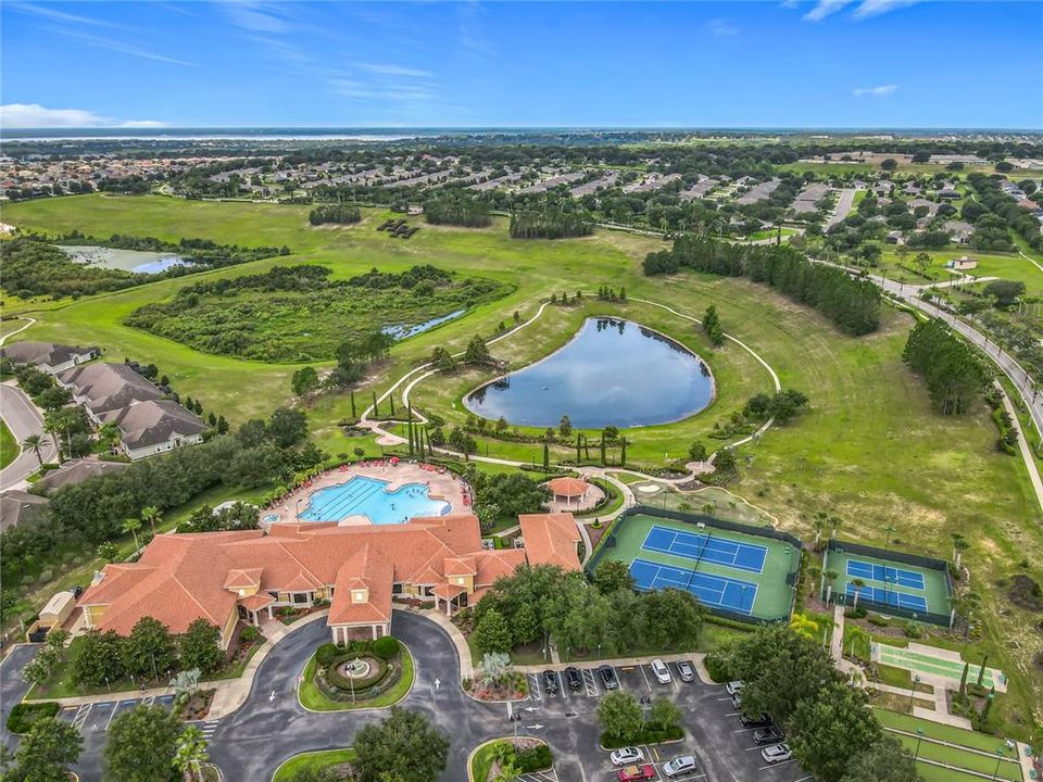 Activo con contrato: $300,000 (2 camas, 2 baños, 1374 Pies cuadrados)