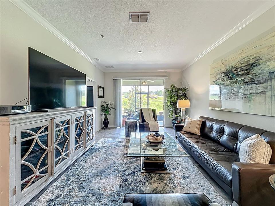 Activo con contrato: $300,000 (2 camas, 2 baños, 1374 Pies cuadrados)