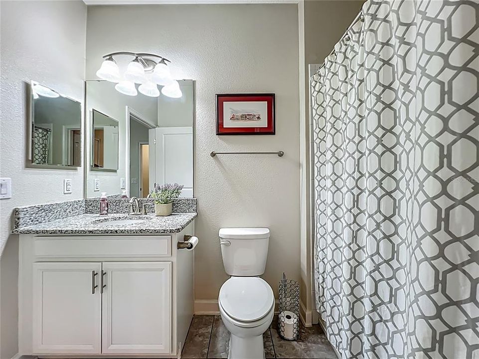 Activo con contrato: $300,000 (2 camas, 2 baños, 1374 Pies cuadrados)