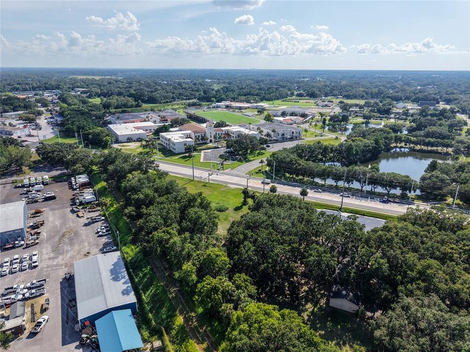 На продажу: $499,900 (1.55 acres)