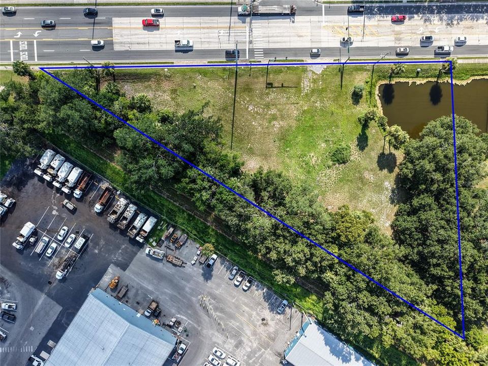 На продажу: $499,900 (1.55 acres)