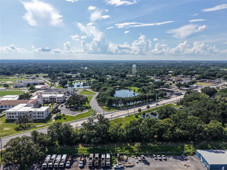 На продажу: $499,900 (1.55 acres)