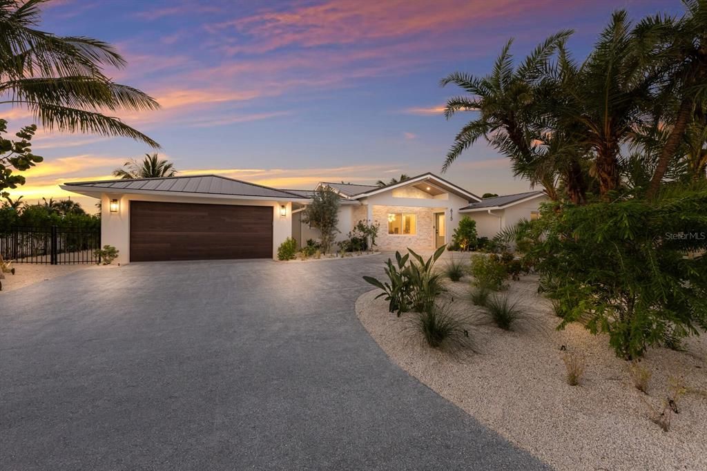 Active With Contract: $2,845,000 (4 beds, 4 baths, 2625 Square Feet)