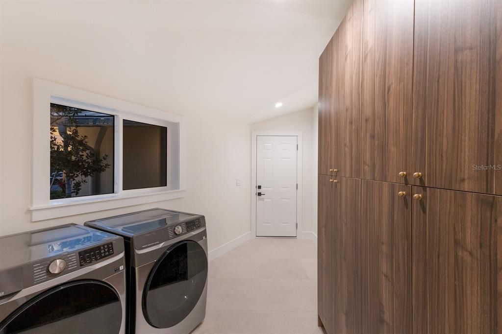 Active With Contract: $2,845,000 (4 beds, 4 baths, 2625 Square Feet)