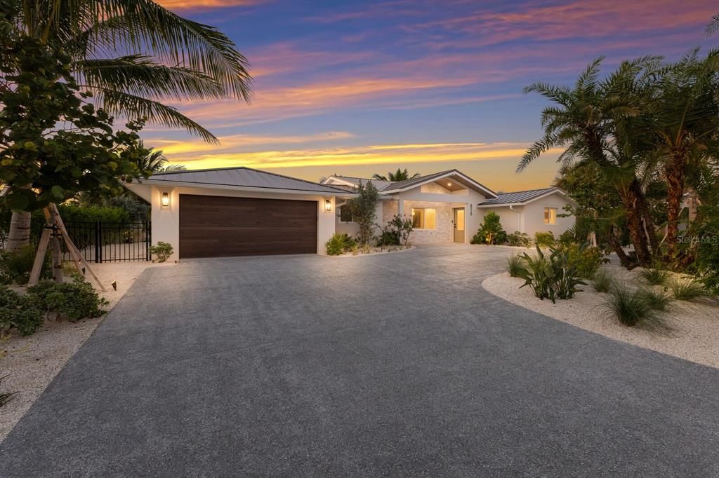 Active With Contract: $2,845,000 (4 beds, 4 baths, 2625 Square Feet)