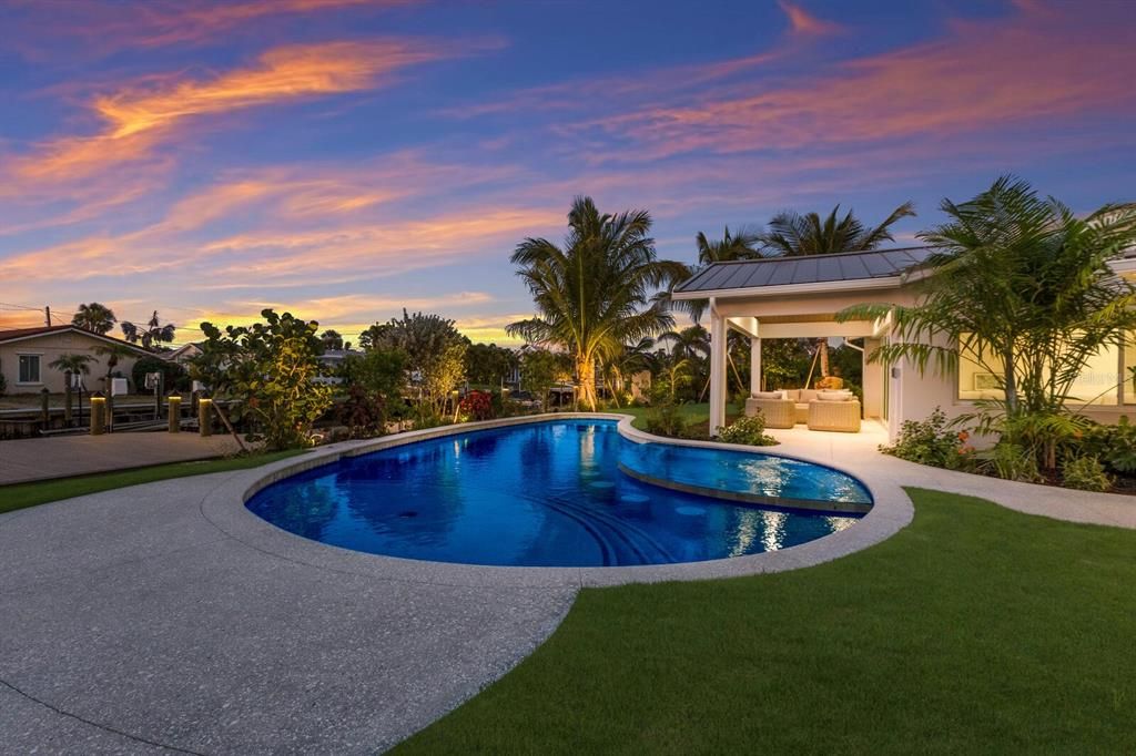 Active With Contract: $2,845,000 (4 beds, 4 baths, 2625 Square Feet)