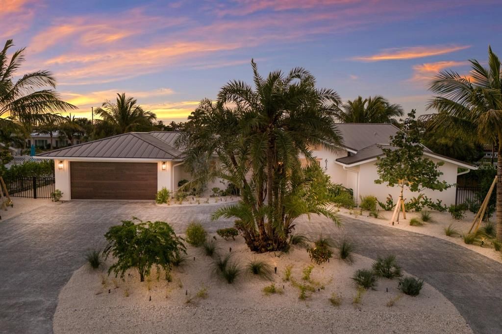 Active With Contract: $2,845,000 (4 beds, 4 baths, 2625 Square Feet)