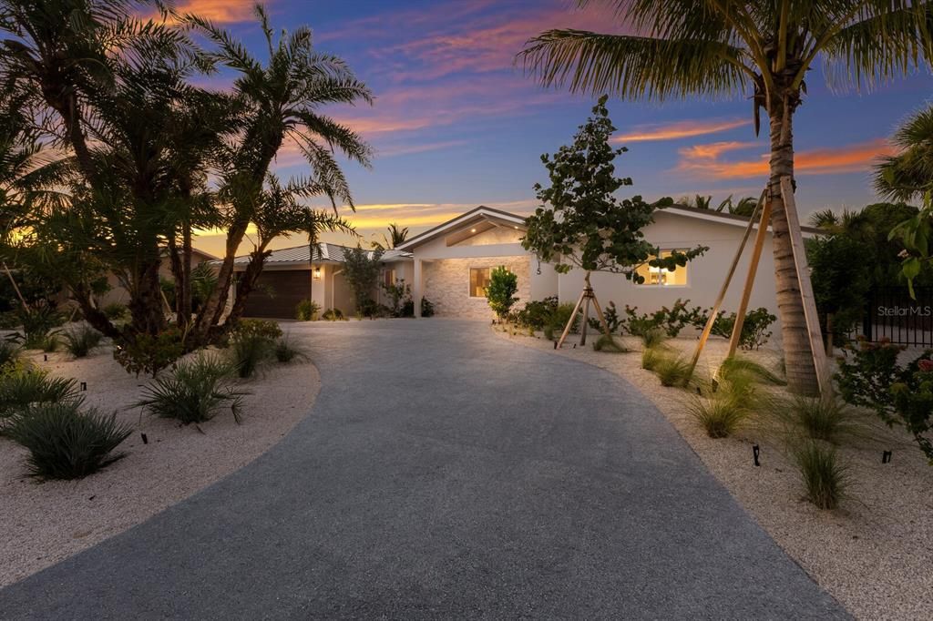 Active With Contract: $2,845,000 (4 beds, 4 baths, 2625 Square Feet)