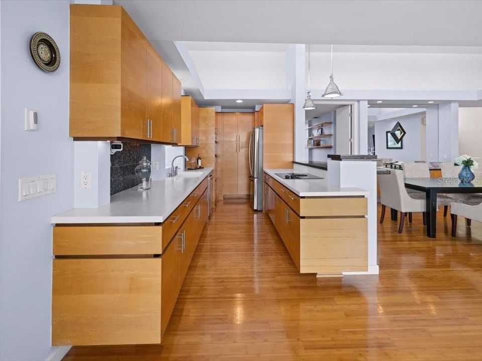 待售: $1,150,000 (3 贝兹, 3 浴室, 2400 平方英尺)