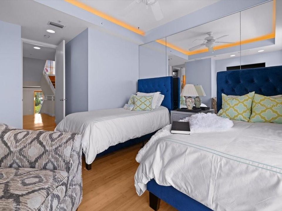 待售: $1,150,000 (3 贝兹, 3 浴室, 2400 平方英尺)