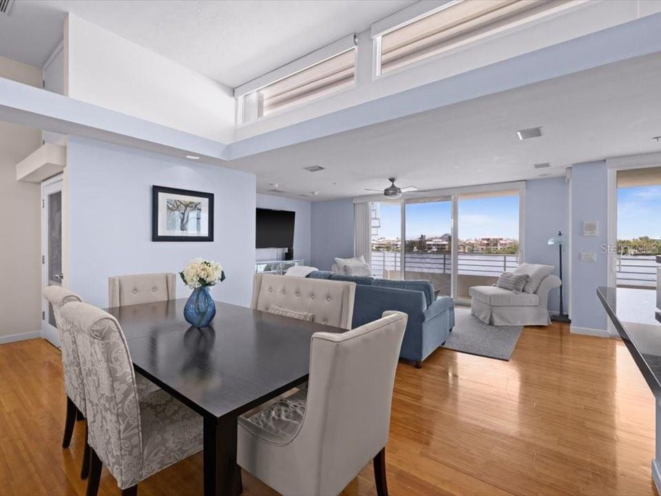 待售: $1,150,000 (3 贝兹, 3 浴室, 2400 平方英尺)