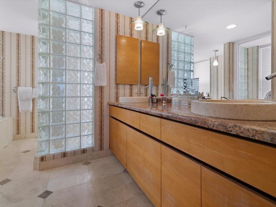 待售: $1,150,000 (3 贝兹, 3 浴室, 2400 平方英尺)