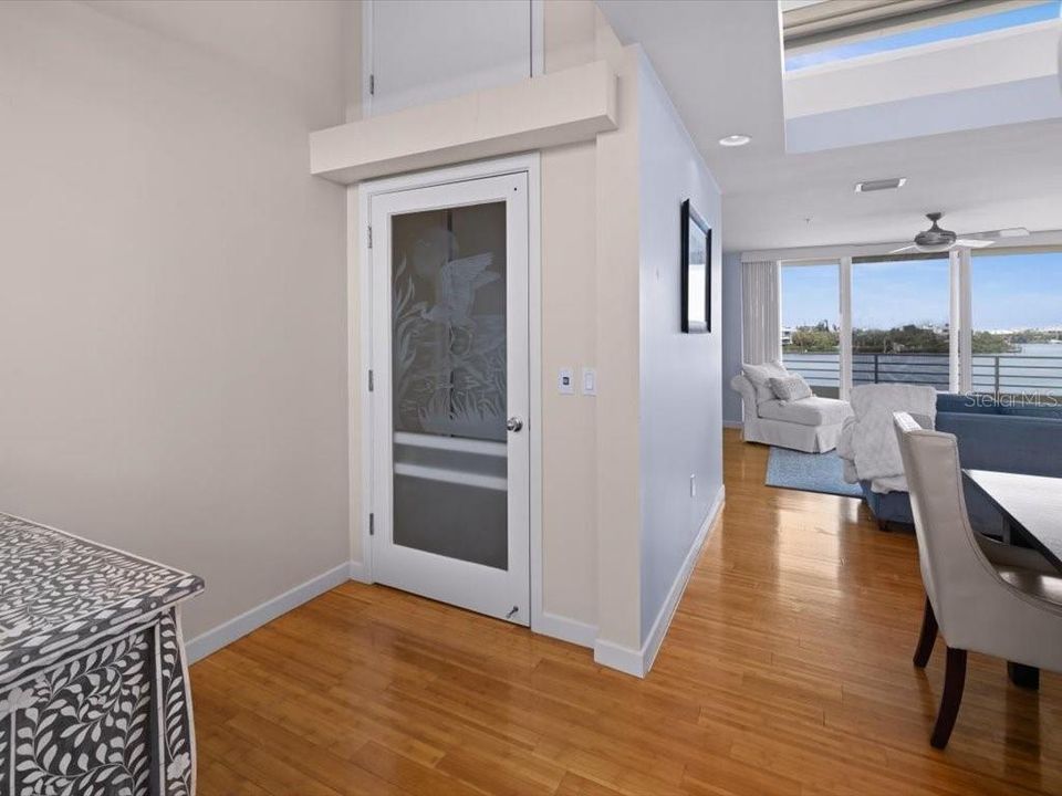 待售: $1,150,000 (3 贝兹, 3 浴室, 2400 平方英尺)