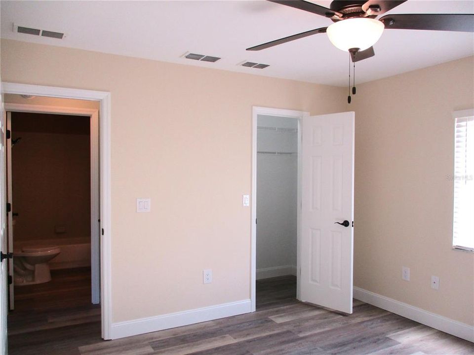 Activo con contrato: $238,000 (2 camas, 2 baños, 1408 Pies cuadrados)