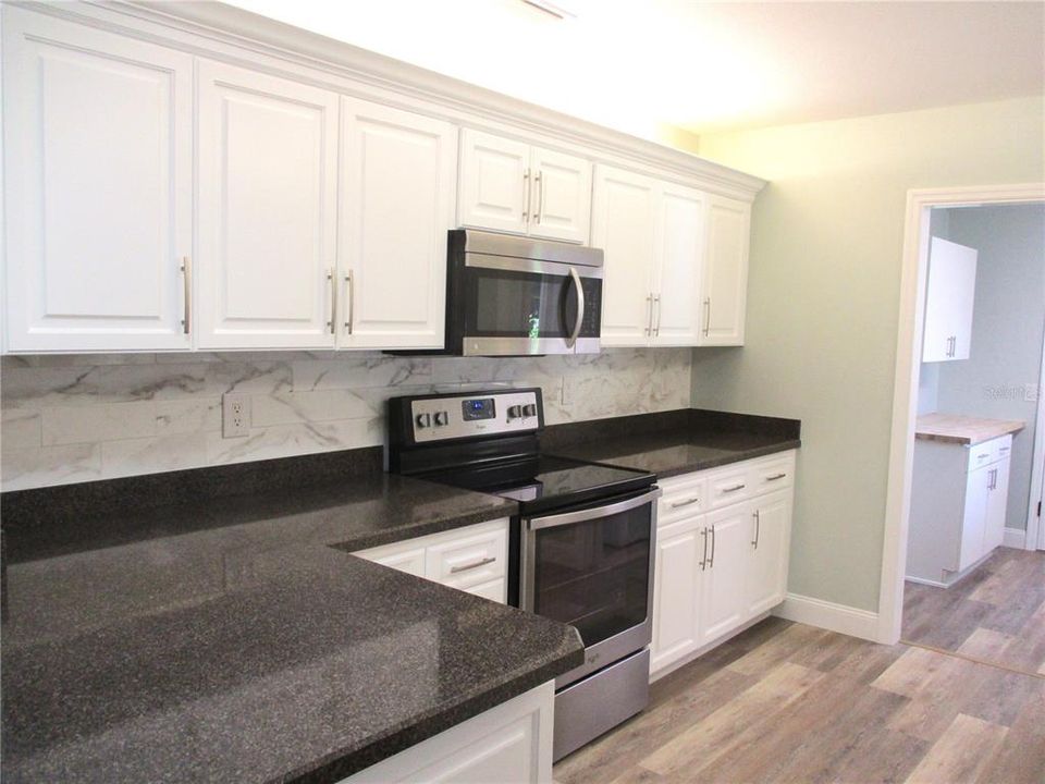 Activo con contrato: $238,000 (2 camas, 2 baños, 1408 Pies cuadrados)