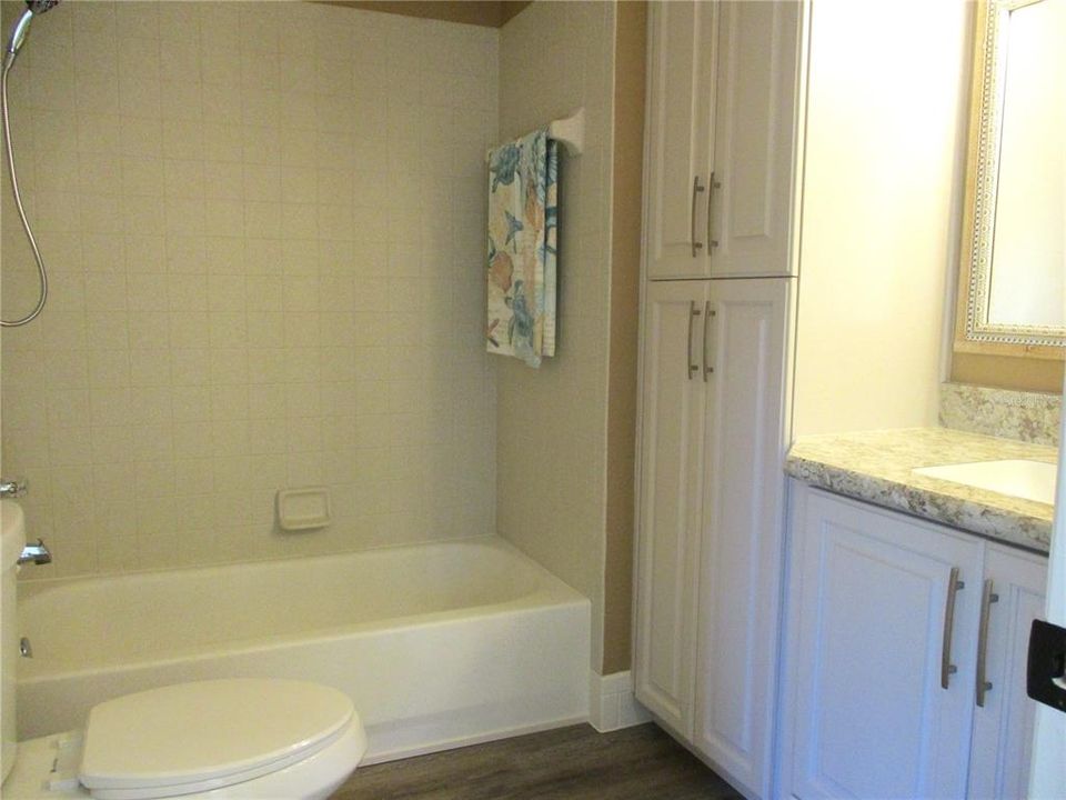 Activo con contrato: $238,000 (2 camas, 2 baños, 1408 Pies cuadrados)