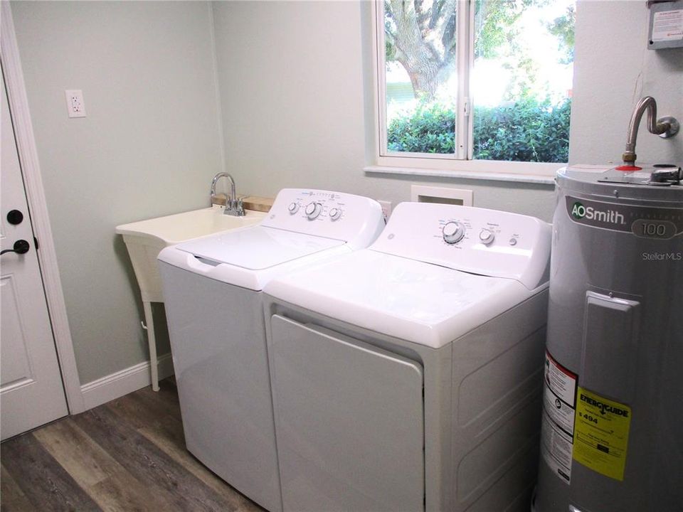 Activo con contrato: $238,000 (2 camas, 2 baños, 1408 Pies cuadrados)