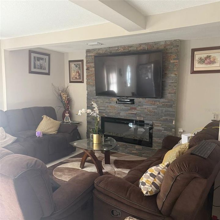 For Sale: $229,900 (3 beds, 2 baths, 1093 Square Feet)