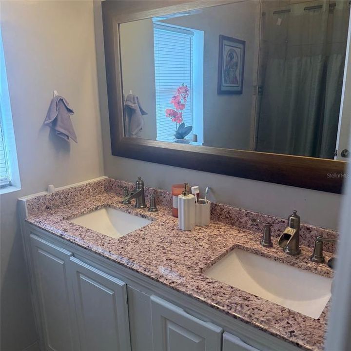 For Sale: $229,900 (3 beds, 2 baths, 1093 Square Feet)