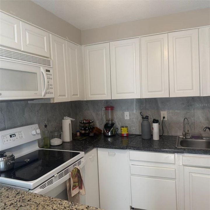 For Sale: $229,900 (3 beds, 2 baths, 1093 Square Feet)
