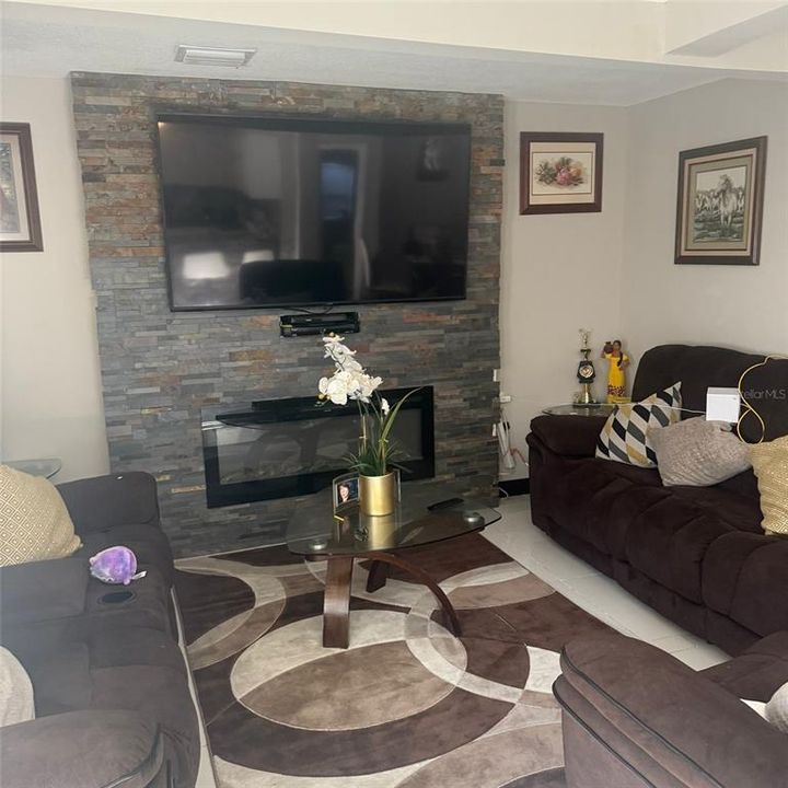 For Sale: $229,900 (3 beds, 2 baths, 1093 Square Feet)