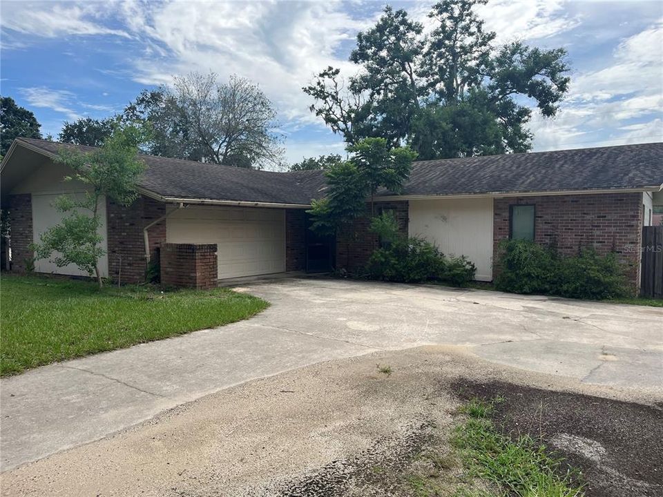 Recently Rented: $1,795 (3 beds, 2 baths, 1416 Square Feet)
