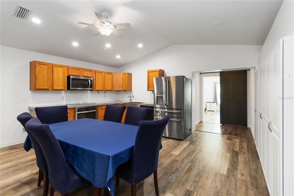 На продажу: $799,000 (3 спален, 3 ванн, 2543 Квадратных фут)