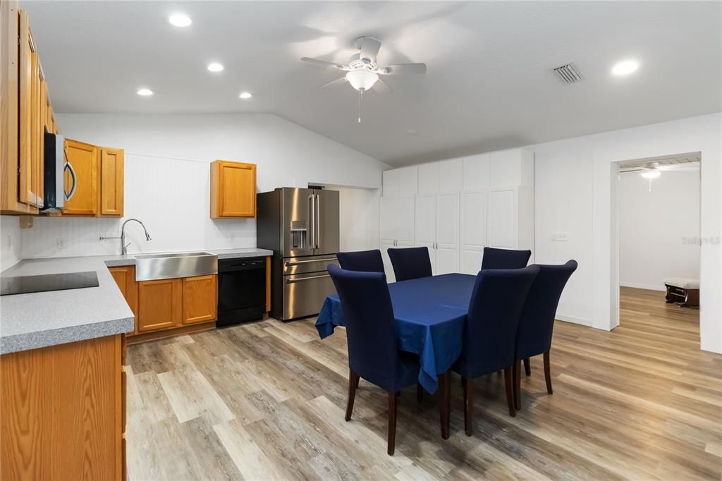 На продажу: $799,000 (3 спален, 3 ванн, 2543 Квадратных фут)