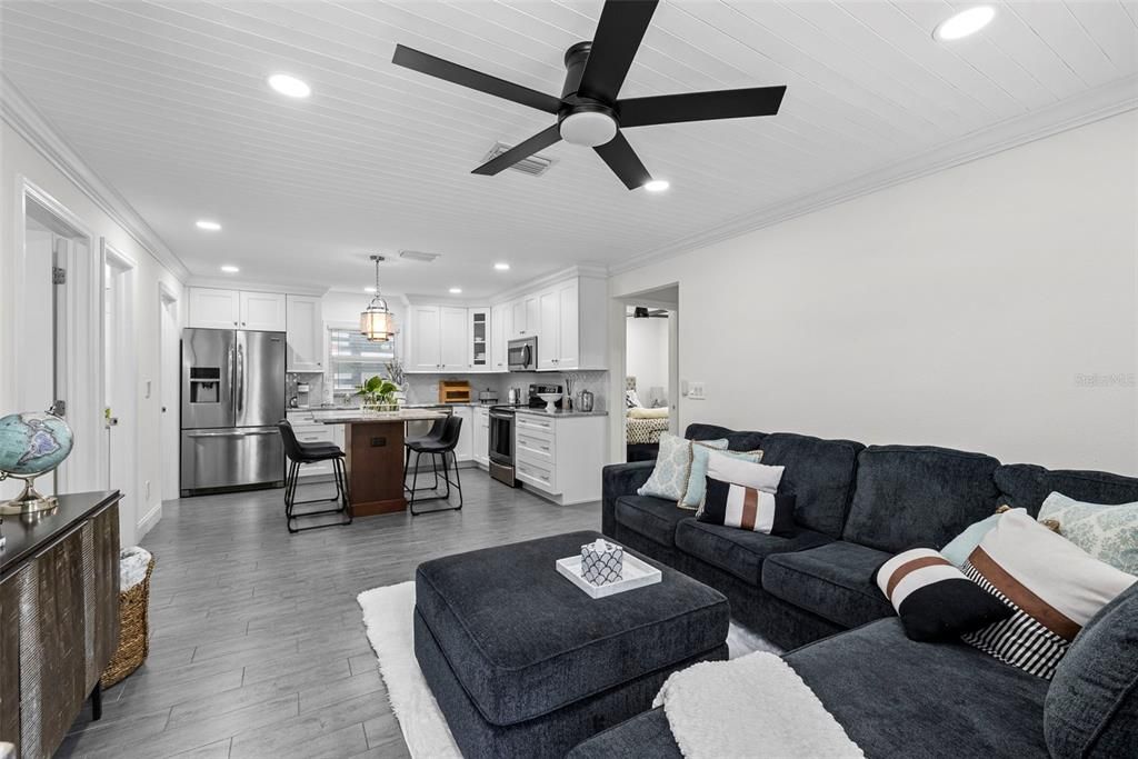 На продажу: $1,999,000 (6 спален, 5 ванн, 3404 Квадратных фут)