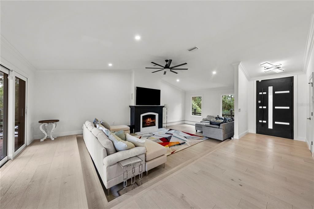 На продажу: $1,999,000 (6 спален, 5 ванн, 3404 Квадратных фут)