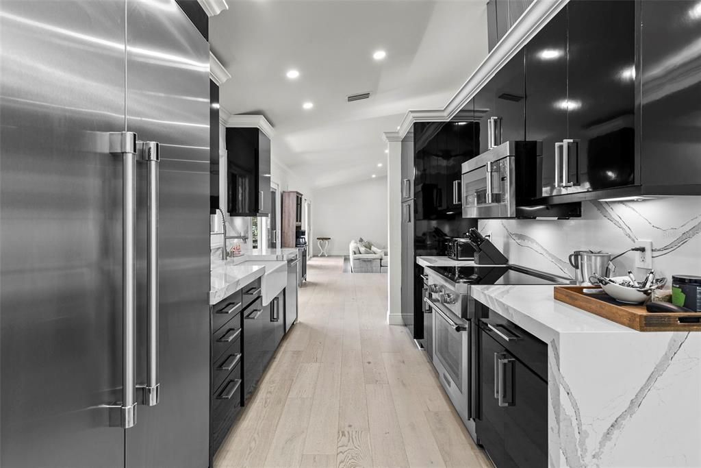 На продажу: $1,999,000 (6 спален, 5 ванн, 3404 Квадратных фут)