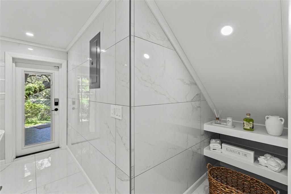 На продажу: $1,999,000 (6 спален, 5 ванн, 3404 Квадратных фут)