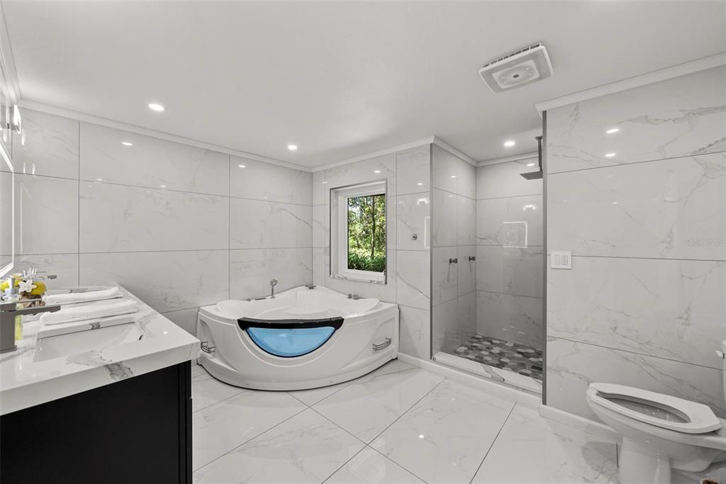 На продажу: $1,999,000 (6 спален, 5 ванн, 3404 Квадратных фут)