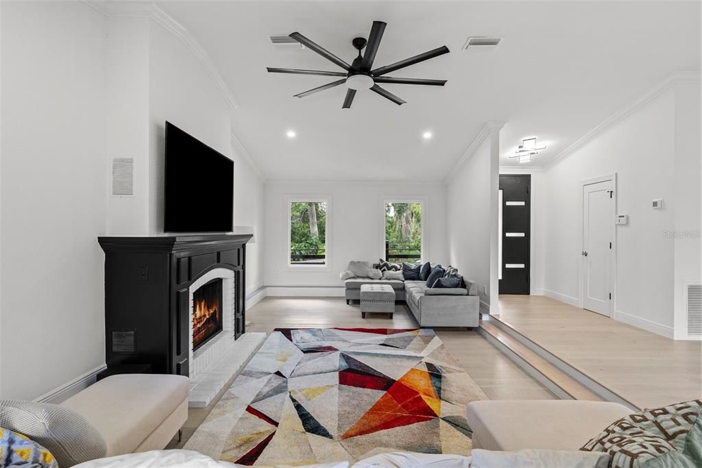 На продажу: $1,999,000 (6 спален, 5 ванн, 3404 Квадратных фут)