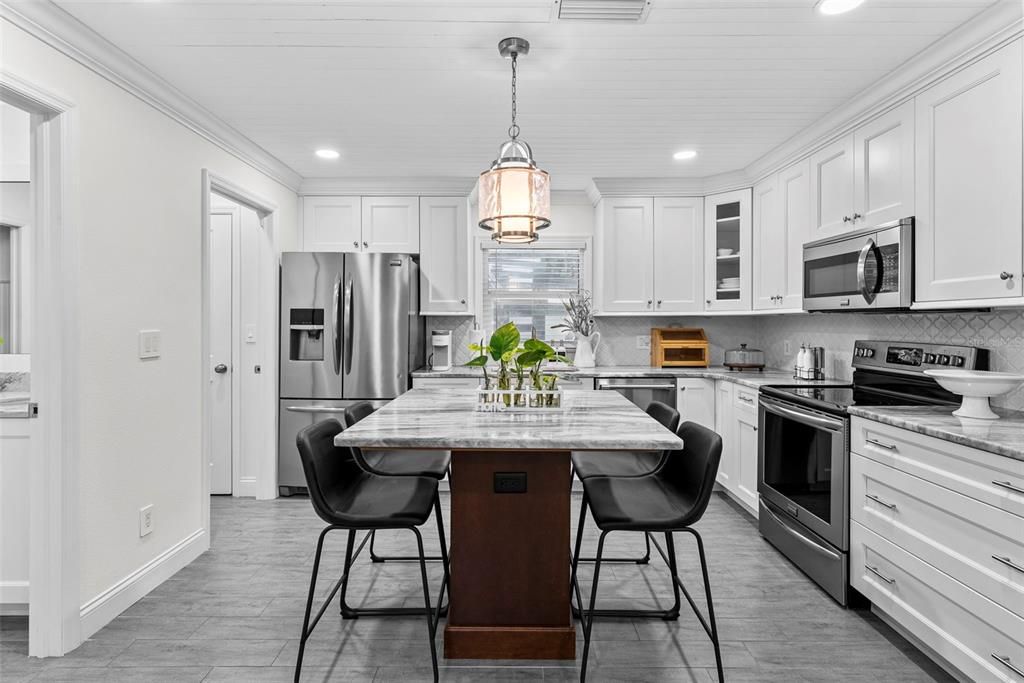 На продажу: $1,999,000 (6 спален, 5 ванн, 3404 Квадратных фут)