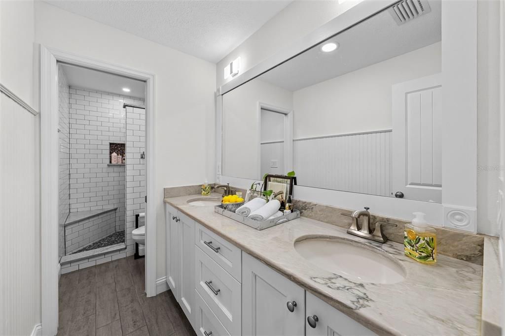 На продажу: $1,999,000 (6 спален, 5 ванн, 3404 Квадратных фут)