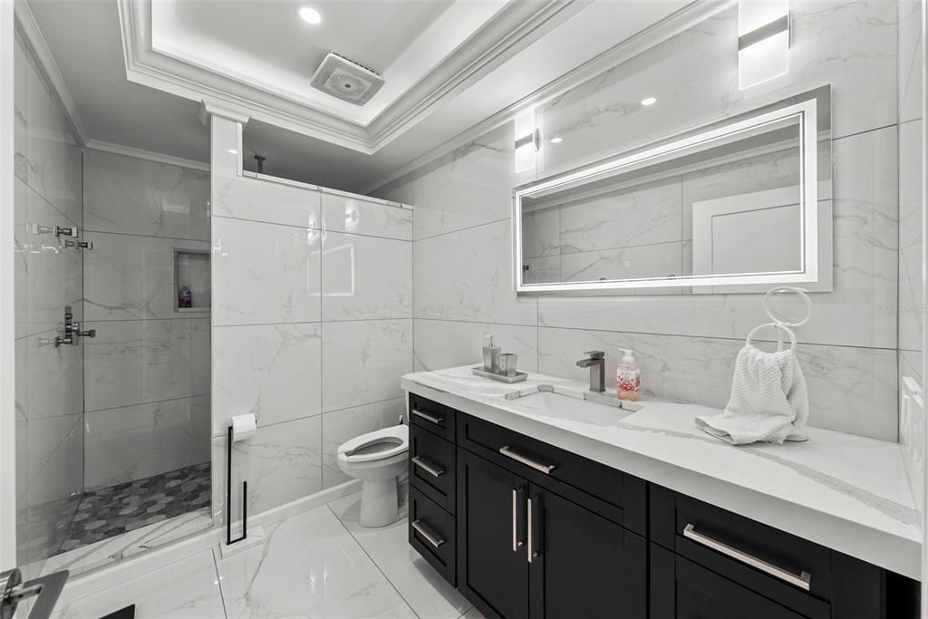 На продажу: $1,999,000 (6 спален, 5 ванн, 3404 Квадратных фут)