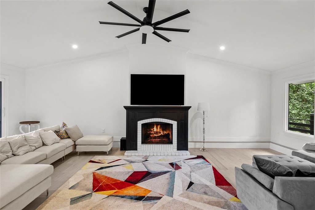 На продажу: $1,999,000 (6 спален, 5 ванн, 3404 Квадратных фут)