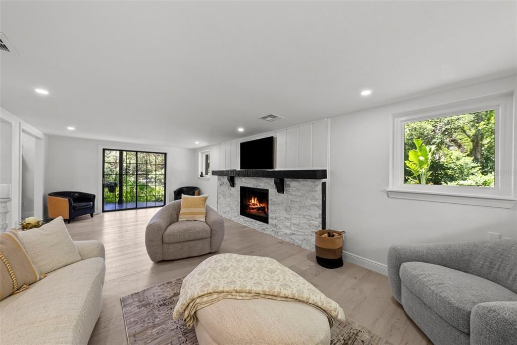 На продажу: $1,999,000 (6 спален, 5 ванн, 3404 Квадратных фут)