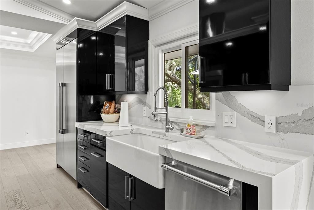 На продажу: $1,999,000 (6 спален, 5 ванн, 3404 Квадратных фут)