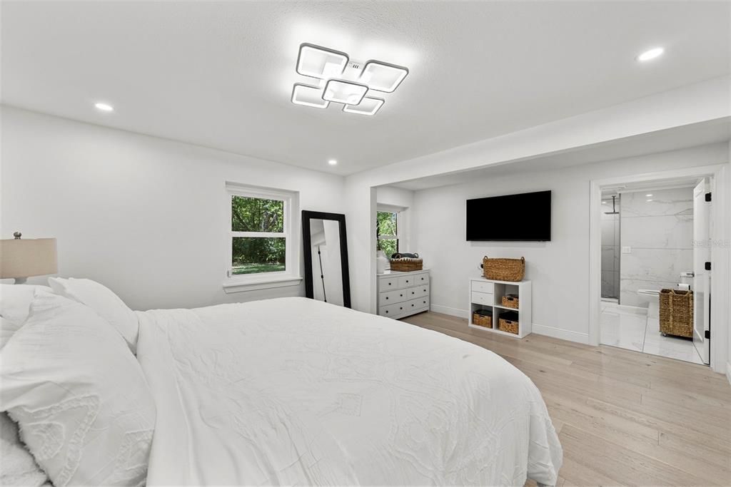 На продажу: $1,999,000 (6 спален, 5 ванн, 3404 Квадратных фут)