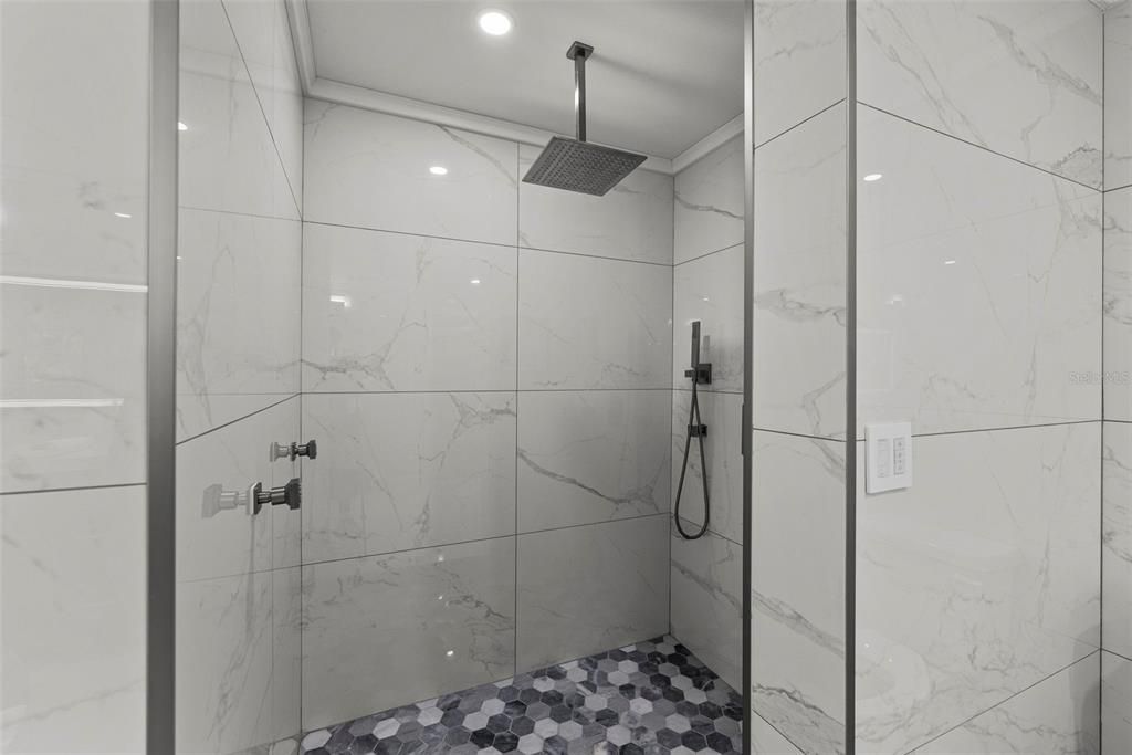 На продажу: $1,999,000 (6 спален, 5 ванн, 3404 Квадратных фут)