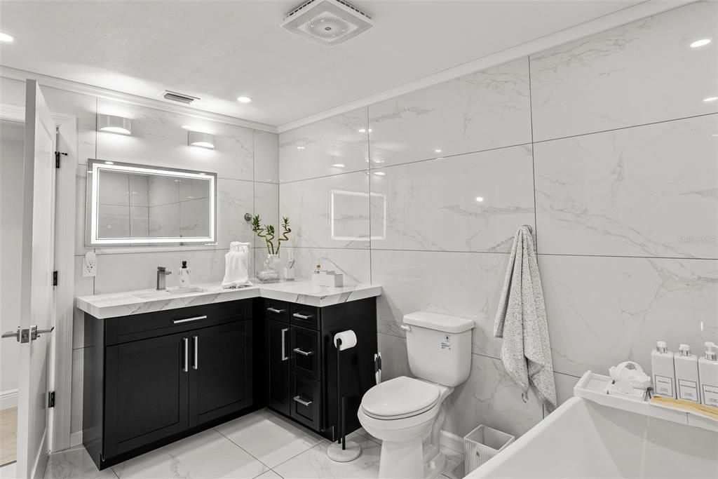 На продажу: $1,999,000 (6 спален, 5 ванн, 3404 Квадратных фут)