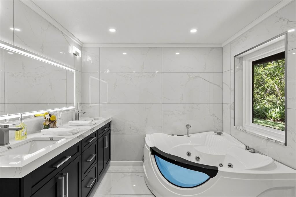 На продажу: $1,999,000 (6 спален, 5 ванн, 3404 Квадратных фут)