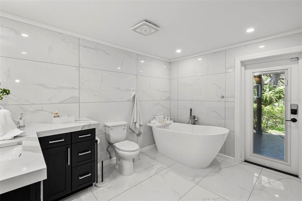 На продажу: $1,999,000 (6 спален, 5 ванн, 3404 Квадратных фут)