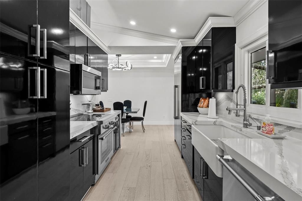 На продажу: $1,999,000 (6 спален, 5 ванн, 3404 Квадратных фут)