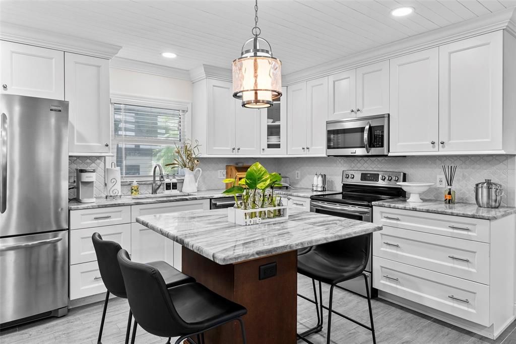 На продажу: $1,999,000 (6 спален, 5 ванн, 3404 Квадратных фут)