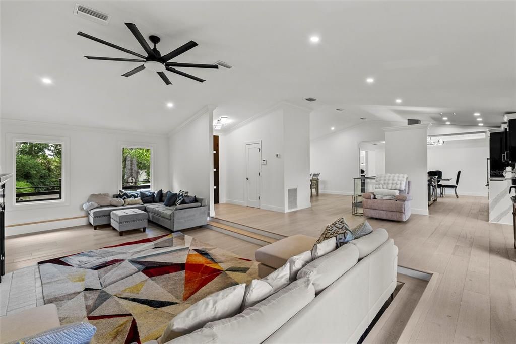 На продажу: $1,999,000 (6 спален, 5 ванн, 3404 Квадратных фут)