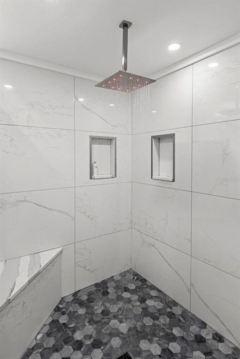 На продажу: $1,999,000 (6 спален, 5 ванн, 3404 Квадратных фут)