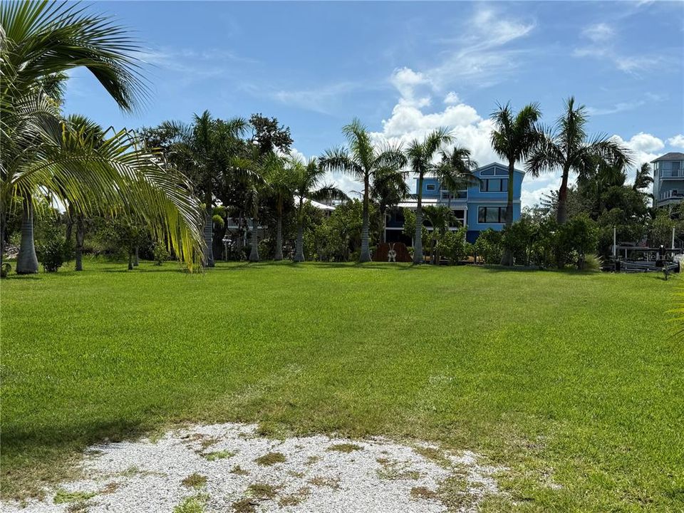 En Venta: $450,000 (0.23 acres)